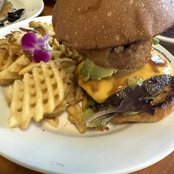 Guieb Cafe - Kalihifornia Burger - New American Near Me - Honolulu, Hawaii Guieb Cafe - Kalihifornia Burger - New American Near Me - Honolulu, Hawaii