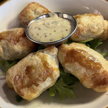 Five Kitchen & Bar - Otr Wellington - New American Near Me - Cincinnati, Ohio