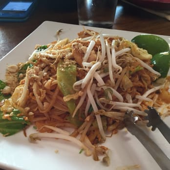 Star Noodle - Pad Thai good - Asian Fusion Near Me - Lahaina, Hawaii