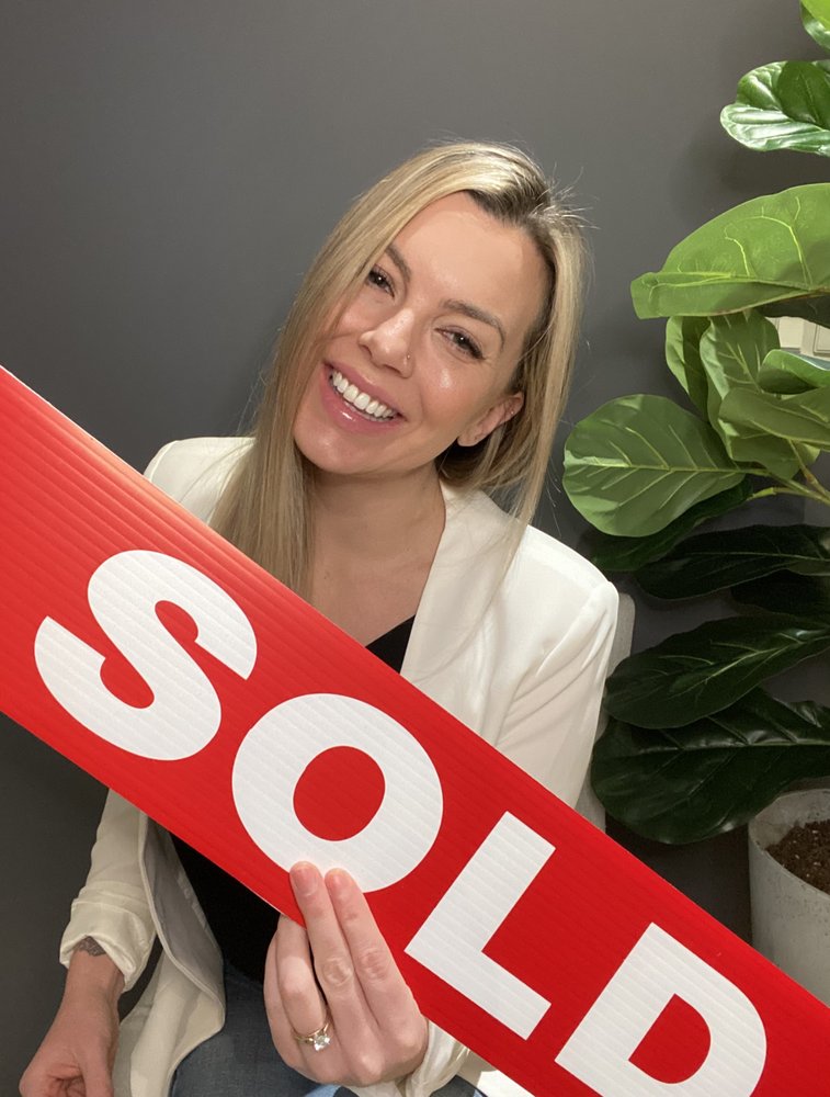 RHIANNA HOLDEN RE/MAX MID ISLAND REALTY Updated July 2024 Contact