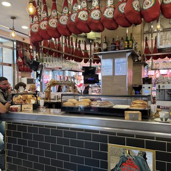 Museo del Jamón - Inside - Meat Shops Near Me - Madrid, M