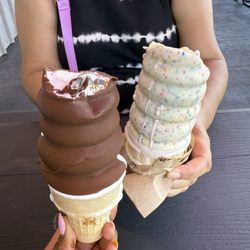 Cravings Soft Serve Ice Cream Parlor - Mmmmm !! delicious