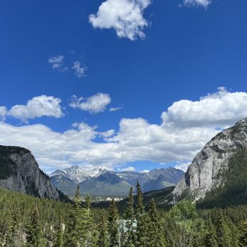 Rundle Bar - Views during lunch - Lounges Near Me - Banff, Alberta Rundle Bar - Views during lunch - Lounges Near Me - Banff, Alberta