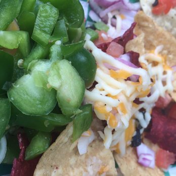 The Kilt & Clover - Horrible nachos - American Near Me - St Catharines, Ontario
