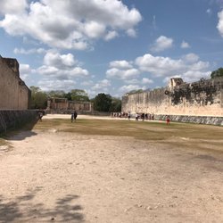 Yucatán Eli's Tours - The ball court at Chichén Itzá!
