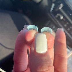 TGI Elite Nails & Spa - There was so much glue used.