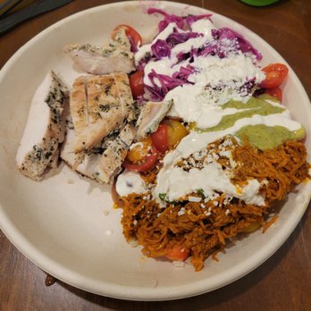 Modern Market Eatery - Smokey Chicken Bowl, sub Cauliflower rice! Wow wow wow this was SO good!! Clean eating has never had so much flavor! - Breakfast & Brunch Near Me - Richardson, Texas