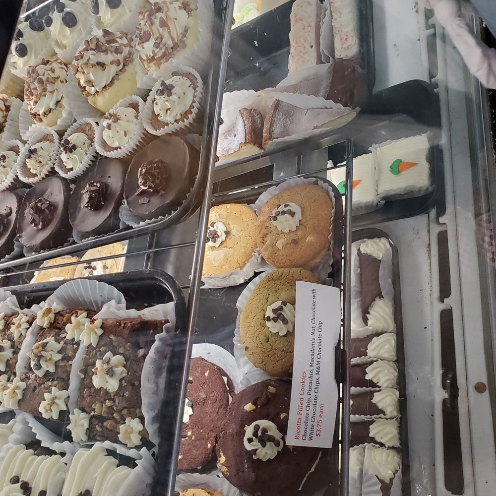Lino's Market - Dessert encased near the register - Grocery Near Me - Durham, Connecticut Lino's Market - Dessert encased near the register - Grocery Near Me - Durham, Connecticut