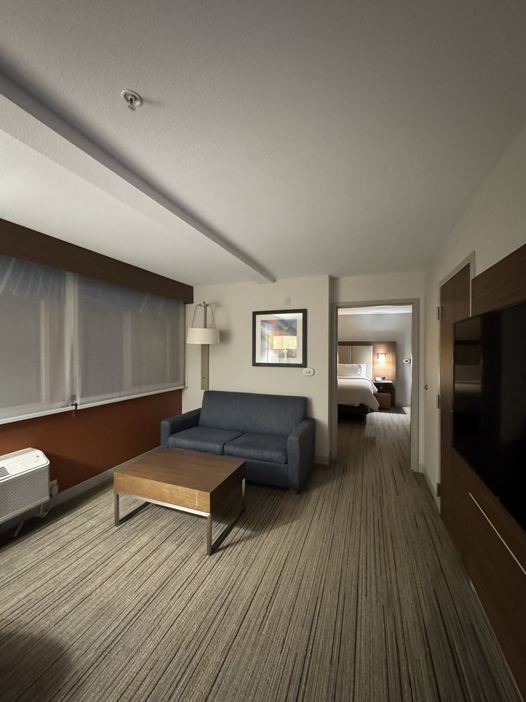 Holiday Inn Express & Suites Seattle-Sea-Tac Airport