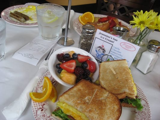 Jeannine's Restaurant & Bakery by null