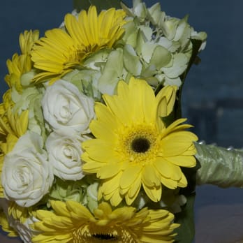 Corona Florist - bridal bouquet - Florists Near Me - Corona, California Corona Florist - bridal bouquet - Florists Near Me - Corona, California