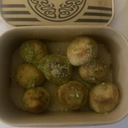 Pesto pizza balls