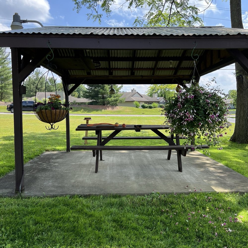 Plants bench potted hi-res stock photography and images - Alamy, image size:1000x1000