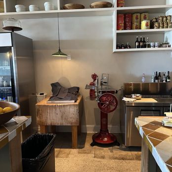 Bar Betsy - Grinder - Bars Near Me - Altadena, California