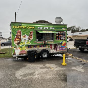 Mis Princesas Roasted Corn - a food truck parked in a parking lot - Food Trucks Near Me - Houston, Texas Mis Princesas Roasted Corn - a food truck parked in a parking lot - Food Trucks Near Me - Houston, Texas