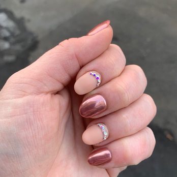 Bisou - beautiful nails by BISOU Minimal Art / 90min Art session - Nail Salons Near Me - New York, New York Bisou - beautiful nails by BISOU Minimal Art / 90min Art session - Nail Salons Near Me - New York, New York