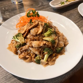 Thai At Main Street - Pad See Ew Chicken - Thai Near Me - Durham, North Carolina Thai At Main Street - Pad See Ew Chicken - Thai Near Me - Durham, North Carolina