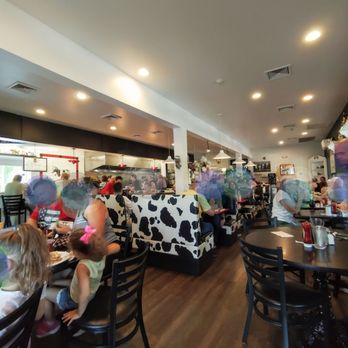 Maureen's Kitchen - Indoor main section - Breakfast & Brunch Near Me - Smithtown, New York Maureen's Kitchen - Indoor main section - Breakfast & Brunch Near Me - Smithtown, New York