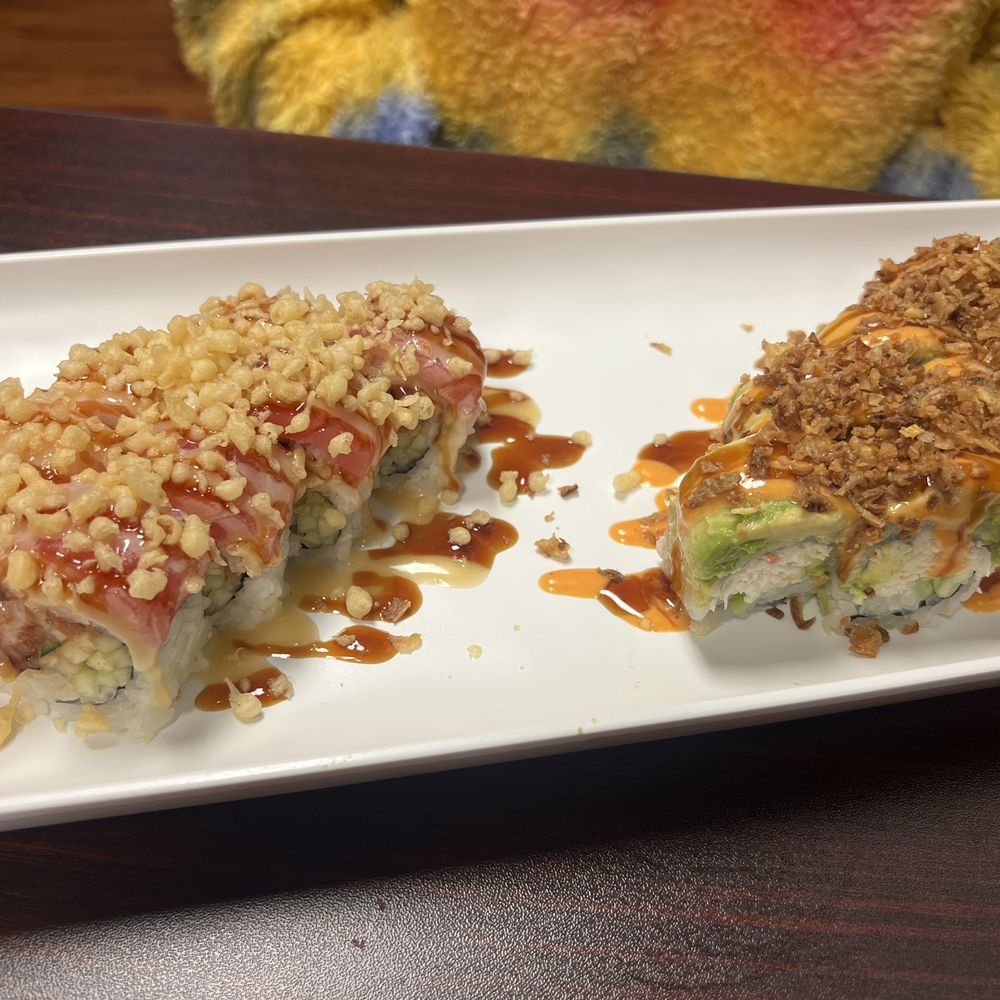 Tuna and crab meat sushi rolls