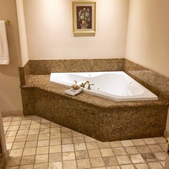 Inn At Churon Winery - Jacuzzi Bathtub - Hotels Near Me - Temecula, California