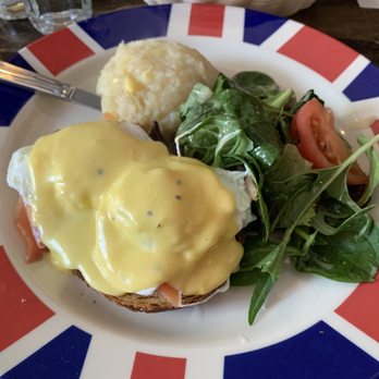 Oscar's Place - Smoked salmon eggs benedict - Modern European Near Me - New York, New York