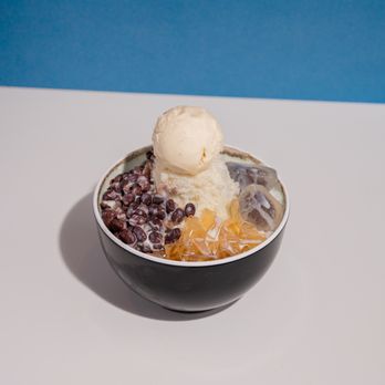Meet Fresh - NEW Crystal Mochi Milk Shaved Ice (Medium) now comes with (2) Crystal Mochi pieces and rice balls! - Desserts Near Me - Arcadia, California