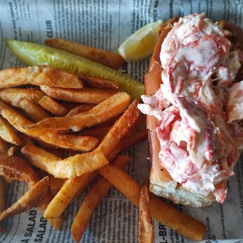 Irish Cottage Restaurant and Pub - Lobsta Roll - Irish Near Me - Methuen, Massachusetts