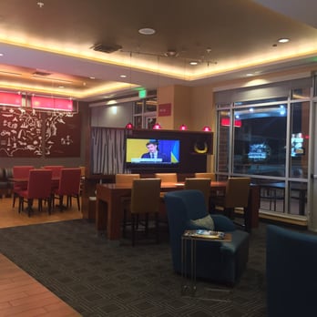 TownePlace Suites by Marriott Bellingham - Dining Area - Hotels Near Me - Bellingham, Washington