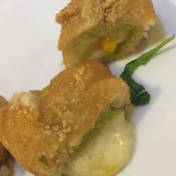 La Terrazza - Stuzzichino: fiori di zucca con ricotta e acciuga in pastella #2 ... il ripieno