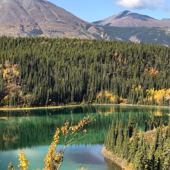 Emerald Lake - Emerald Lake, Yukon, British Columbia. - Hiking Near Me - Field, British Columbia Emerald Lake - Emerald Lake, Yukon, British Columbia. - Hiking Near Me - Field, British Columbia
