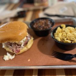Bear's Smokehouse Express - Pulled Pork with Slaw, Mac n cheese, baked beans