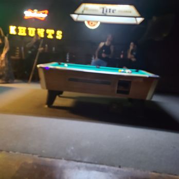 K Hunts Bar & Grill - Bars Near Me - Houston, Texas