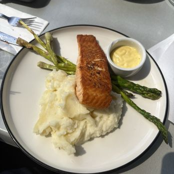 CRAFT Key Biscayne  - Salmon + Mashed Potatoes + Asparagus - Breakfast & Brunch Near Me - Key Biscayne, Florida
