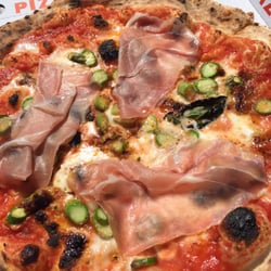 Santoro Pizzeria Urbana - Asparagus and Parma ham -- delicious!