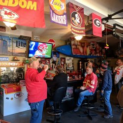 Neighbors Tavern
