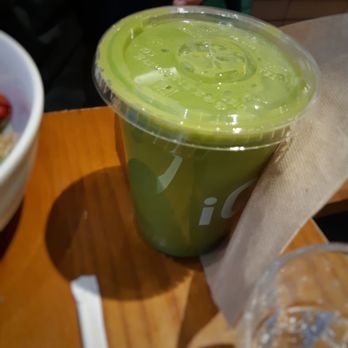 iQ - Peaches +green smoothie, $7range. Slight sweetness from peach. It tasted water downed. May be from water in veg or water addition. - Coffee & Tea Near Me - Toronto, Ontario
