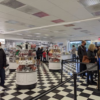 See's Candies - 12/16/21 - Busy. 2 long lines. 3 attendants. PreXmas rush. Appreciated the wide open doors for ventilation as Omicron is on the rise. - Chocolatiers & Shops Near Me - Tustin, California See's Candies - 12/16/21 - Busy. 2 long lines. 3 attendants. PreXmas rush. Appreciated the wide open doors for ventilation as Omicron is on the rise. - Chocolatiers & Shops Near Me - Tustin, California
