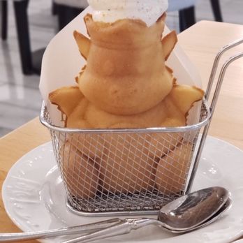 Proper Rose Garden - Dragonyaki - head crispy with ice cream, body fluffy with custard and 'cake' - Themed Cafes Near Me - Katy, Texas