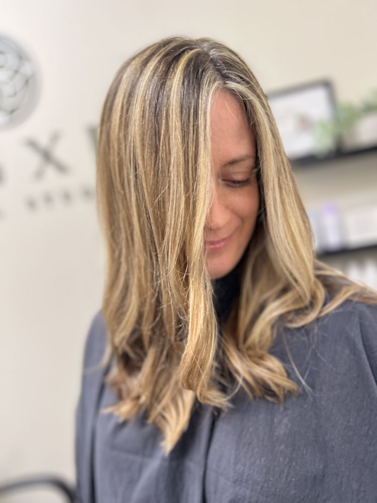Luxe Hair Studio Logo