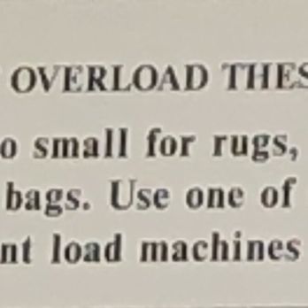 Splash N Dash - Sign in the laundromat advising to use the larger washers rugs and blankets. - Laundry Services Near Me - Lynnwood, Washington