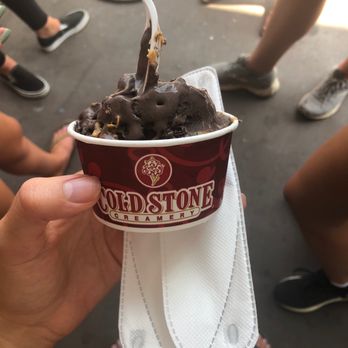Cold Stone Creamery - Dark chocolate ice cream with peanut butter - Ice Cream & Frozen Yogurt Near Me - Vacaville, California Cold Stone Creamery - Dark chocolate ice cream with peanut butter - Ice Cream & Frozen Yogurt Near Me - Vacaville, California
