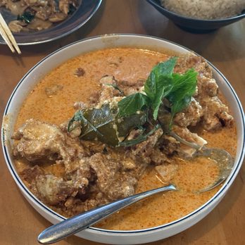 Kin Len Thai Night Bites - Battered Chicken Red Curry - Thai Near Me - Seattle, Washington Kin Len Thai Night Bites - Battered Chicken Red Curry - Thai Near Me - Seattle, Washington