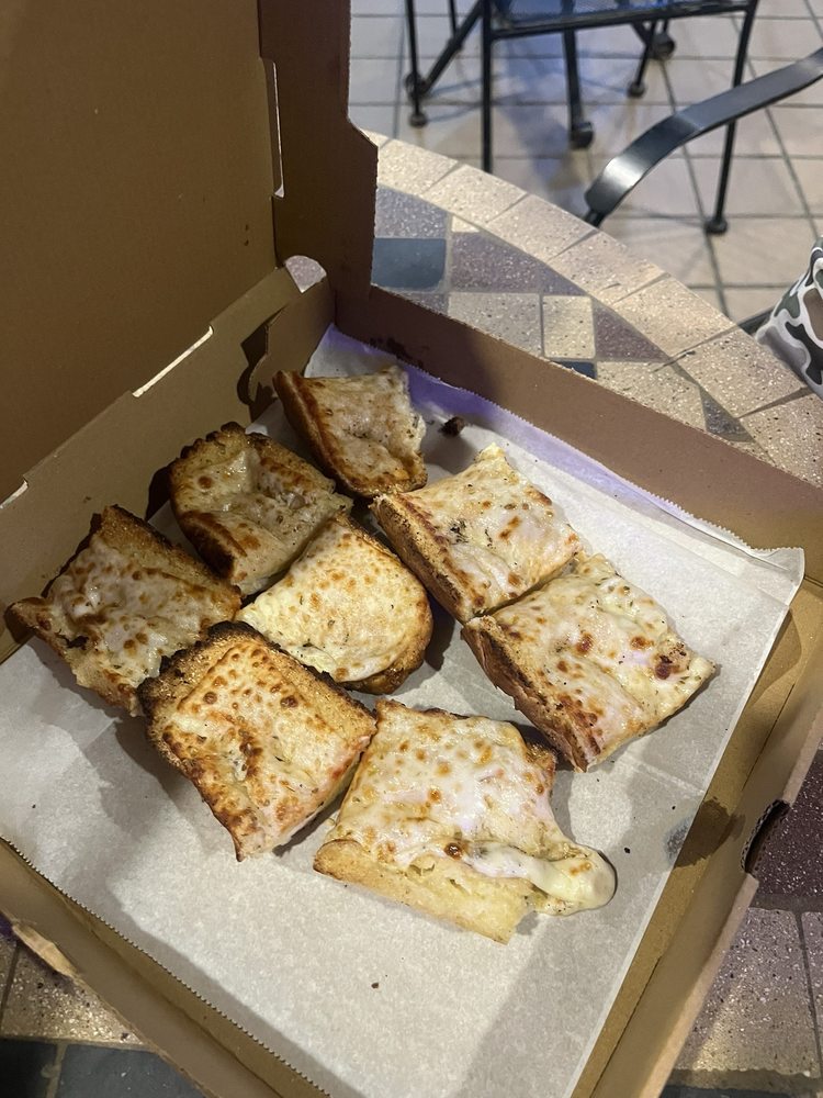Vargo's Buffalo Style Pizza Image