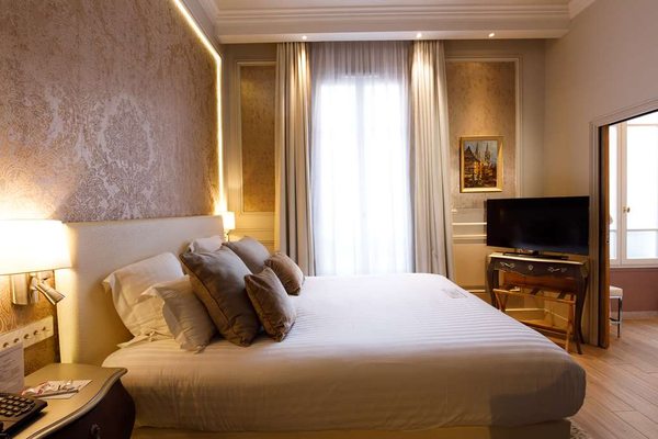 Hotel & Spa Le Grand Monarque Chartres by null