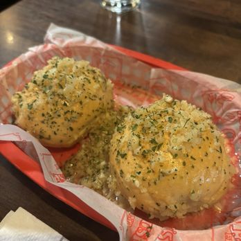 Bob Chinn's Crab House - Bob Chinn's Signature Garlic Rolls - Seafood Near Me - Wheeling, Illinois