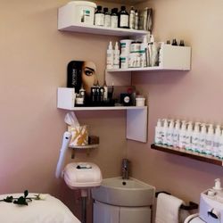 L N'Roses Beauty Boutique