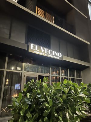 El Vecino by null