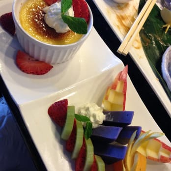 Sushi World - Desert w/ Omakase #1 and #2...Creme Brûlée & fresh cut fruits. Fancy cutting... Yummy!!! - Sushi Bars Near Me - Cypress, California