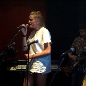 Jessica Davies Singing School - Jess performing at the Edge of the Wedge - Musical Instruments & Teachers Near Me - Southampton, HAM Jessica Davies Singing School - Jess performing at the Edge of the Wedge - Musical Instruments & Teachers Near Me - Southampton, HAM