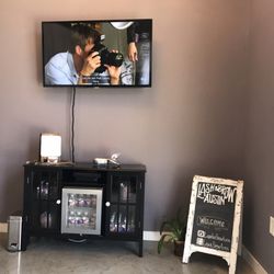 Lash and Brow Austin - Waiting area with tv and water
